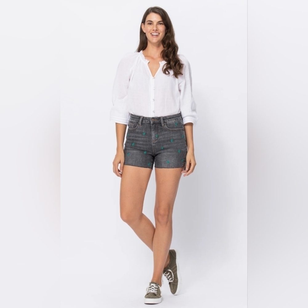 Judy Blue High Rise Cactus Embroidered Black Wash Denim Shorts Stretch Small NEW